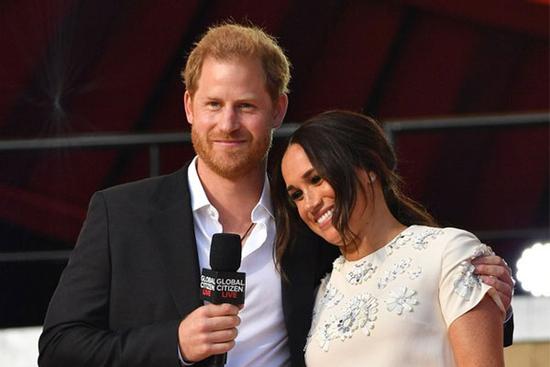 Meghan Markle chật vật tìm chỗ đứng