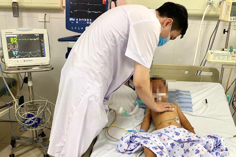 Nguy kịch vì viêm não có phải do trái vải?-1