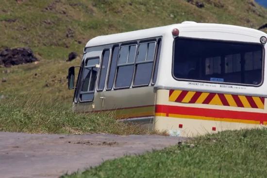 Ngủ gật trên xe, nữ du khách bị hướng dẫn viên mắng té tát