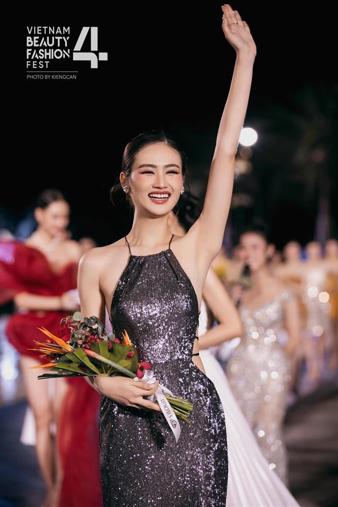 Biệt danh, học lực khủng của tân Hoa hậu Thế giới Việt Nam 2023 Ý Nhi-9