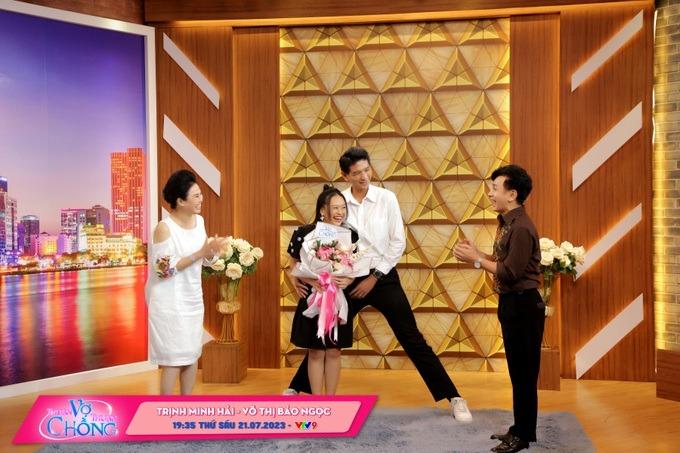 Giảng viên cao gần 2m trúng tình yêu sét đánh, cưới cô gái cao 1,53m-1