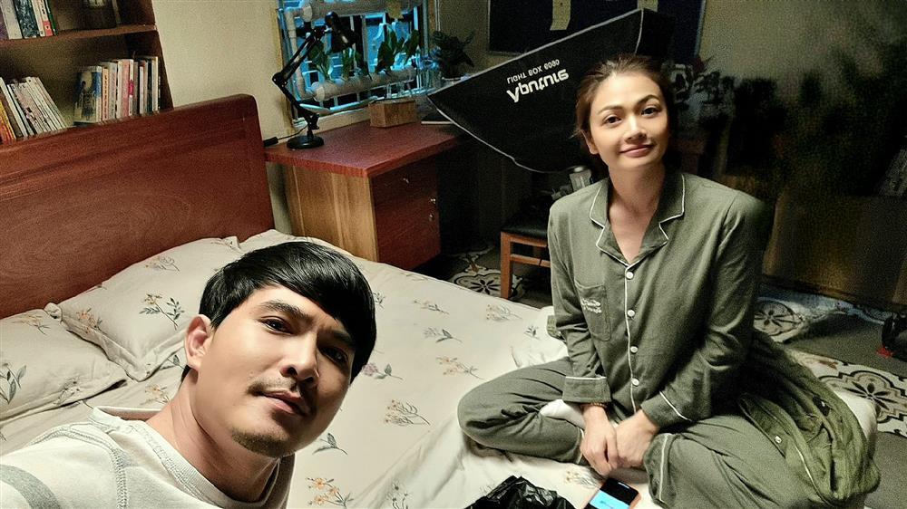 Thanh Sơn nhìn Khả Ngân đắm đuối hậu trường Gia Đình Mình Vui Bất Thình Lình-12