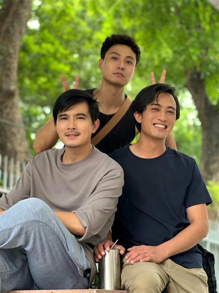 Thanh Sơn nhìn Khả Ngân đắm đuối hậu trường Gia Đình Mình Vui Bất Thình Lình-8