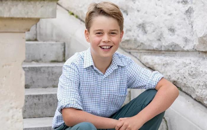 Vương phi Kate Middleton thức khuya làm một việc vào ngày sinh nhật 10 tuổi của con trai đầu-1