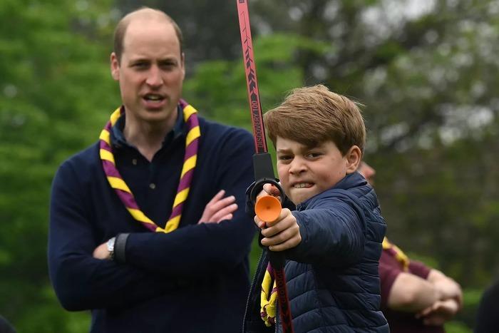 Vương phi Kate Middleton thức khuya làm một việc vào ngày sinh nhật 10 tuổi của con trai đầu-3