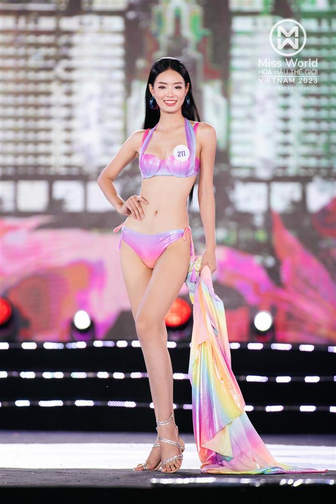 Tân Hoa hậu Thế giới Việt Nam và hai Á hậu diễn áo tắm nóng bỏng-6