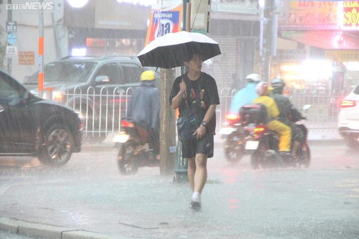 Mưa lớn ở Tây Nguyên và Nam Bộ, mưa dông ở Trung Bộ kéo dài tới khi nào?-1