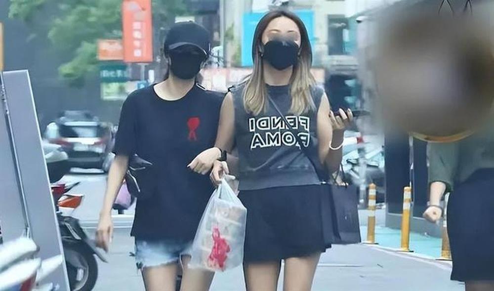 An Dĩ Hiên lộ diện gầy gò ở bệnh viện sau biến cố chồng tỷ phú bị bắt-2