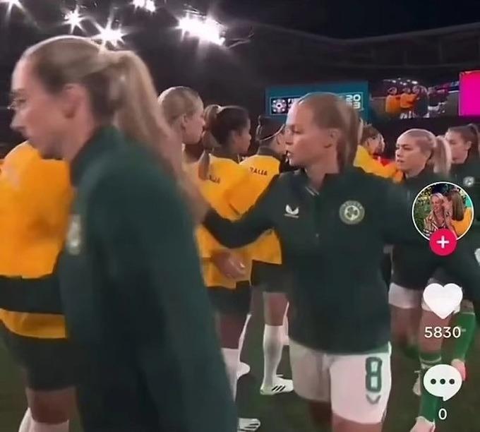 Chuyện hy hữu ở World Cup: Hai cầu thủ đánh ghen ngay trên sân-2