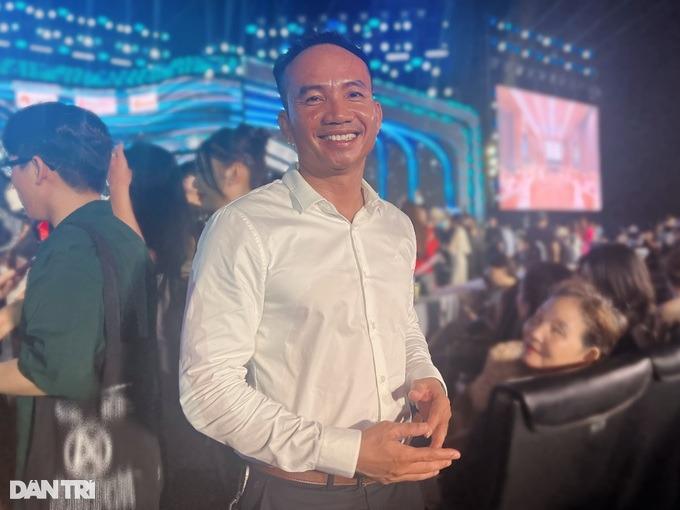 Bố giám đốc của Hoa hậu Ý Nhi: Đi cùng 30 người, không dám xem con thi-1