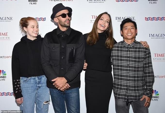 Con nuôi gốc Việt Pax Thiên là chỗ dựa tinh thần của Angelina Jolie-5