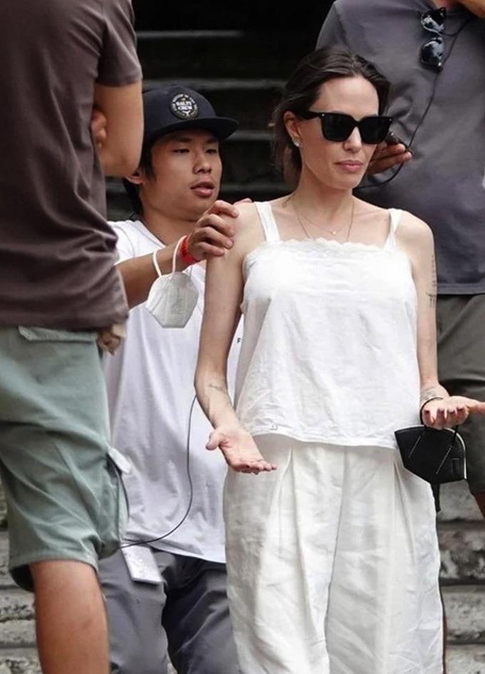 Con nuôi gốc Việt Pax Thiên là chỗ dựa tinh thần của Angelina Jolie-7