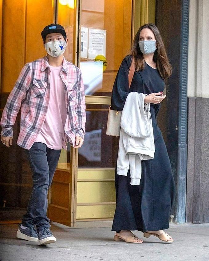 Con nuôi gốc Việt Pax Thiên là chỗ dựa tinh thần của Angelina Jolie-9