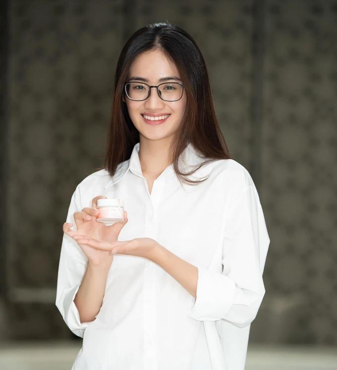 Nhan sắc đời thường Hoa hậu Ý Nhi: Được ví như Đông Nhi, ảnh cấp 3 gây sốt-7