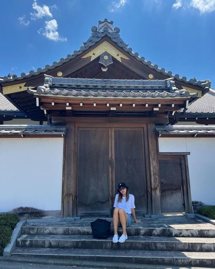 Tăng Thanh Hà trẻ trung khi du lịch nước ngoài-1