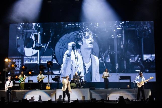 Ban nhạc bị cấm biểu diễn ở Malaysia vì một nụ hôn gây tranh cãi-2