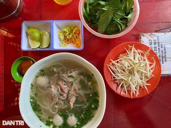 Quán phở núp thềm lai vị Bắc-Nam, khách phải canh giờ để đến ăn-1