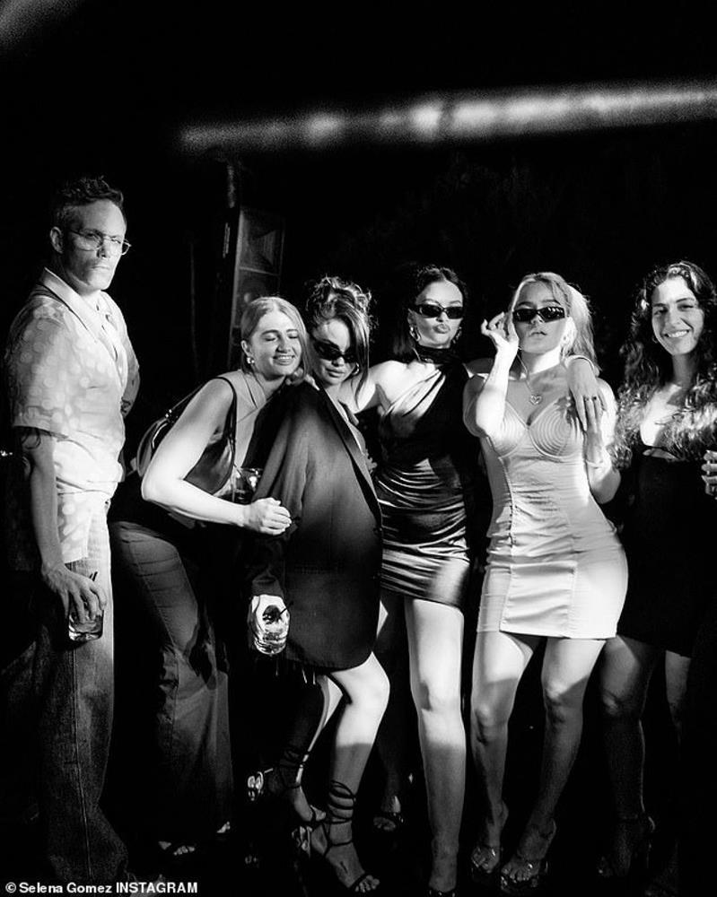 Bên trong bữa tiệc sinh nhật lần thứ 31 toàn sao của Selena Gomez-8