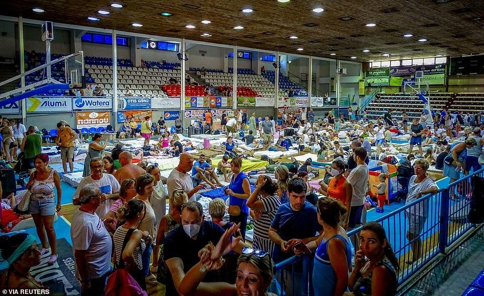 Ác mộng ngày hè tại Hy Lạp: Hàng nghìn người vạ vật, chờ được giải cứu khỏi thảm họa-3