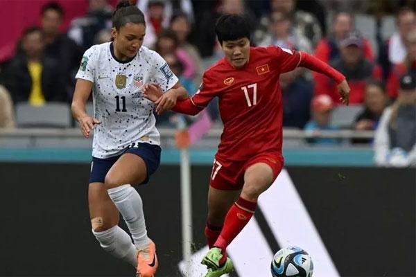 Tuyển nữ Việt Nam di chuyển 120km, an ninh kèm chặt-3