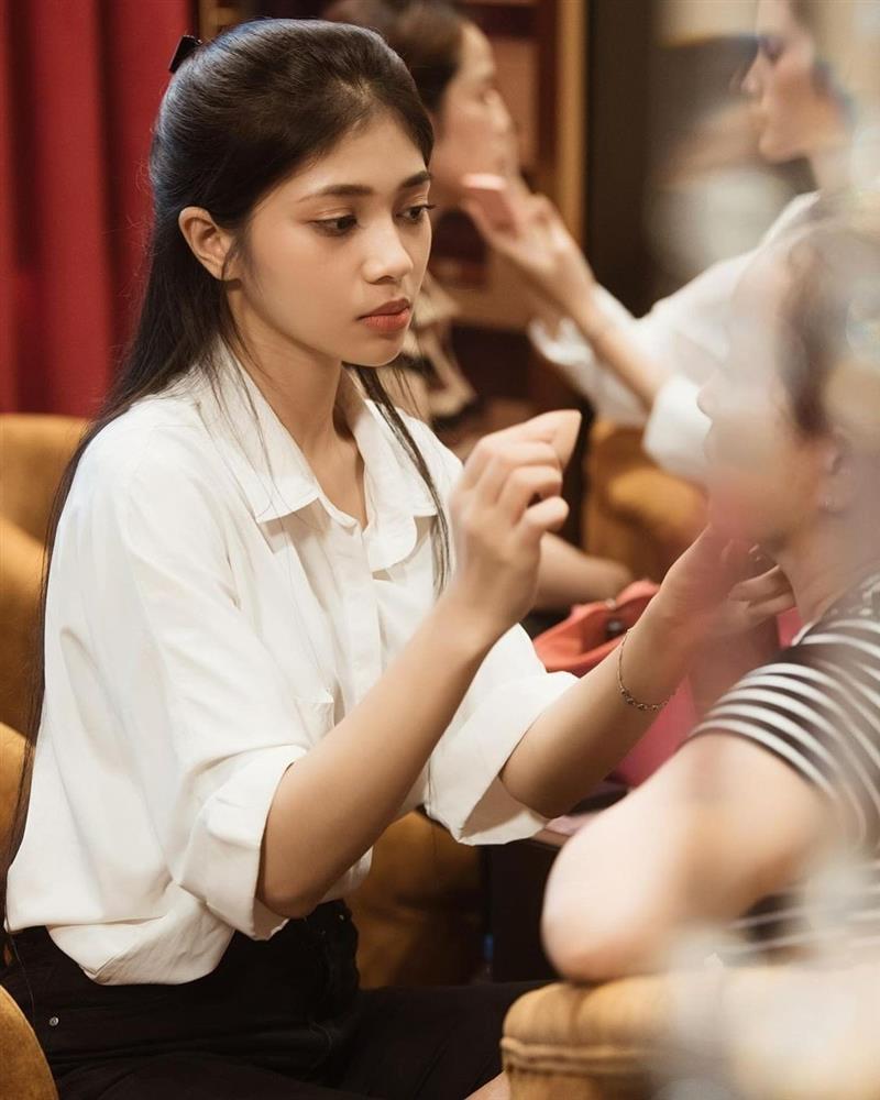 Mặt mộc của Á hậu Thế giới Việt Nam 2023 được khen đẹp hơn trang điểm-8