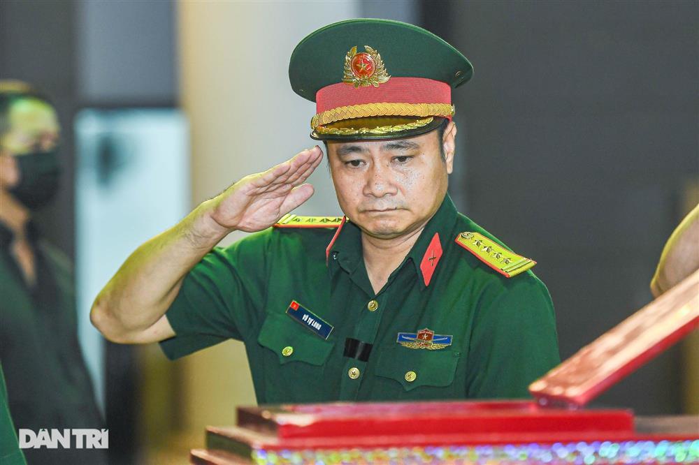 Đạo diễn Trần Lực bật khóc tiễn biệt bố - NSND Trần Bảng-9