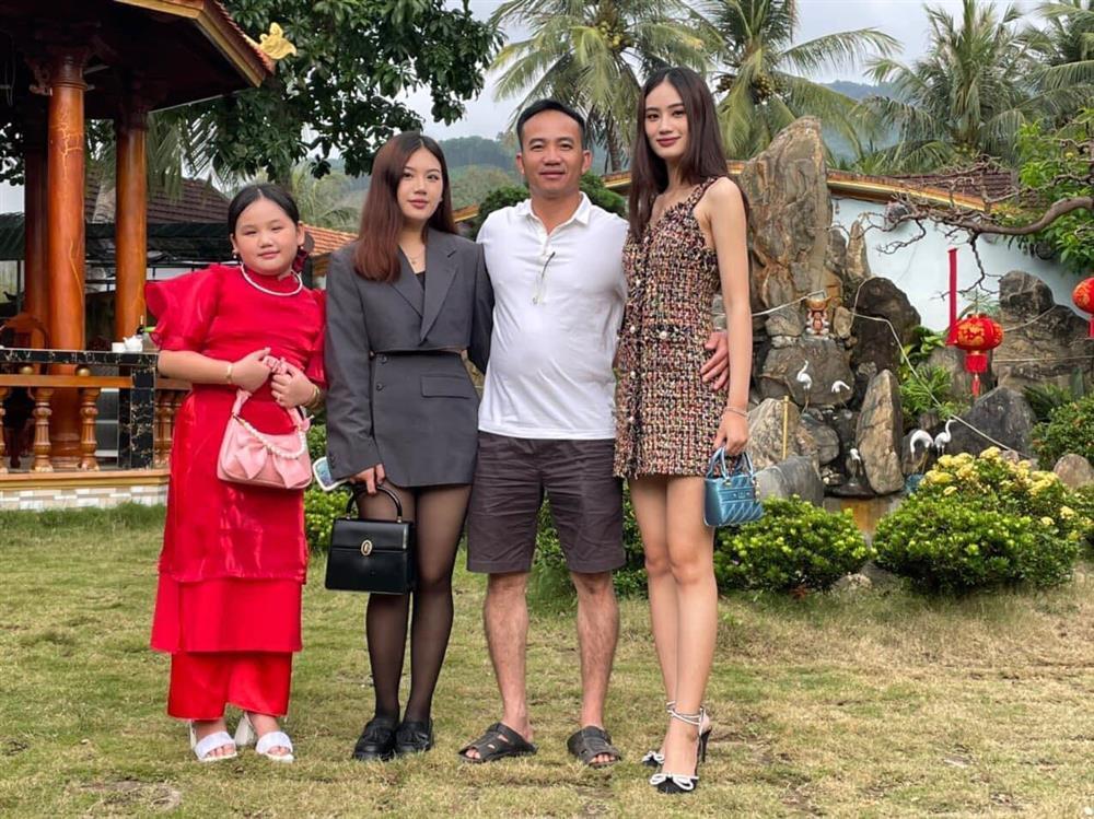 Tiết lộ bố là giám đốc, căn nhà của tân hoa hậu Huỳnh Trần Ý Nhi lập tức được tìm ra-2