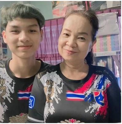 Con trai 18 tuổi mê đắm người phụ nữ U60, bố mẹ nói câu gây sốc-1