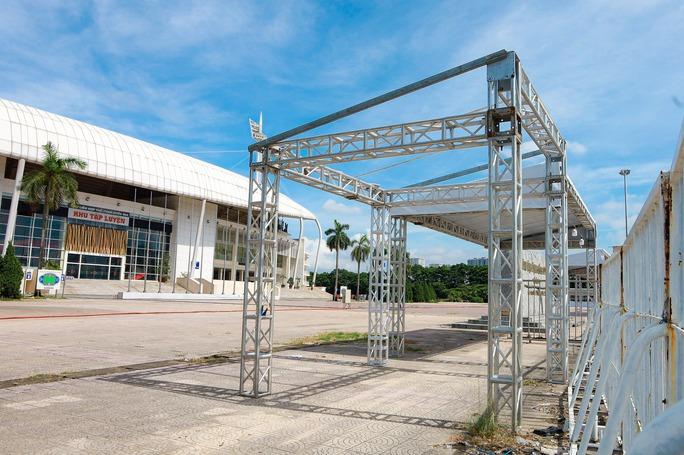 Toàn cảnh sân khấu biểu diễn của nhóm BlackPink đang gấp rút hoàn thiện-10