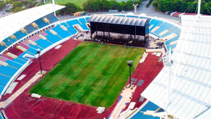 Toàn cảnh sân khấu biểu diễn của nhóm BlackPink đang gấp rút hoàn thiện-3