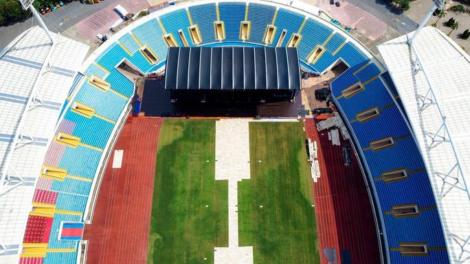 Toàn cảnh sân khấu biểu diễn của nhóm BlackPink đang gấp rút hoàn thiện-6