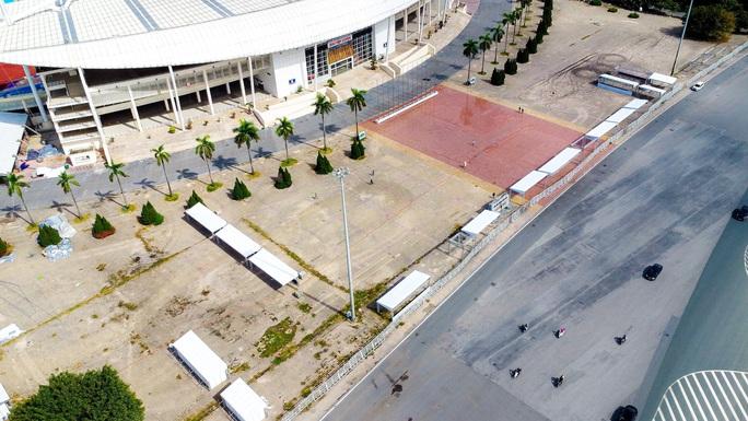 Toàn cảnh sân khấu biểu diễn của nhóm BlackPink đang gấp rút hoàn thiện-8