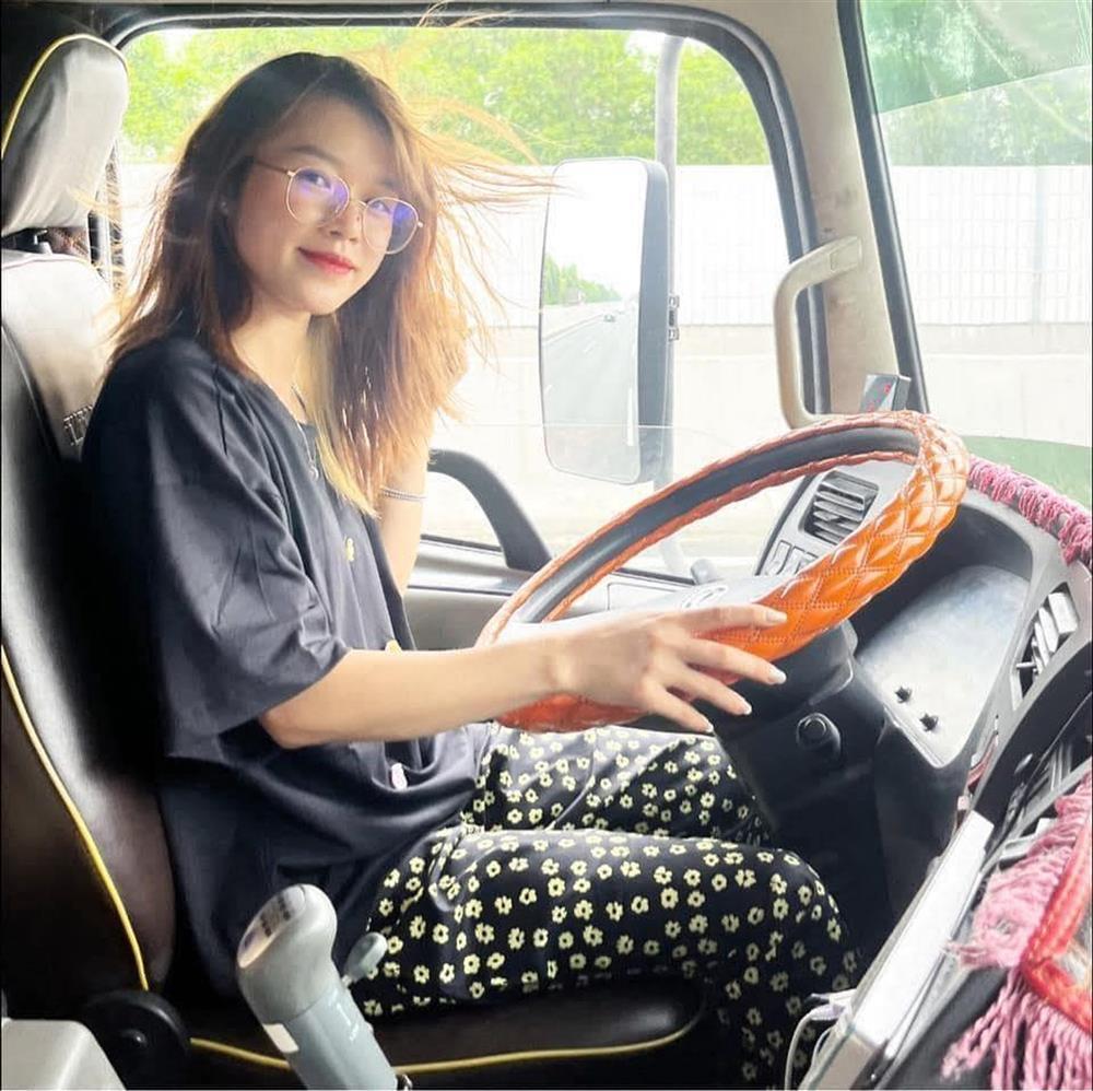 Nữ tài xế xinh đẹp Thái Nguyên gây sốt: Lái xe 30 tấn chinh phục đường đèo-9