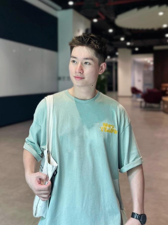 Chàng trai màu tím được trao nhầm hoa kết đôi vì quá... đẹp trai-8