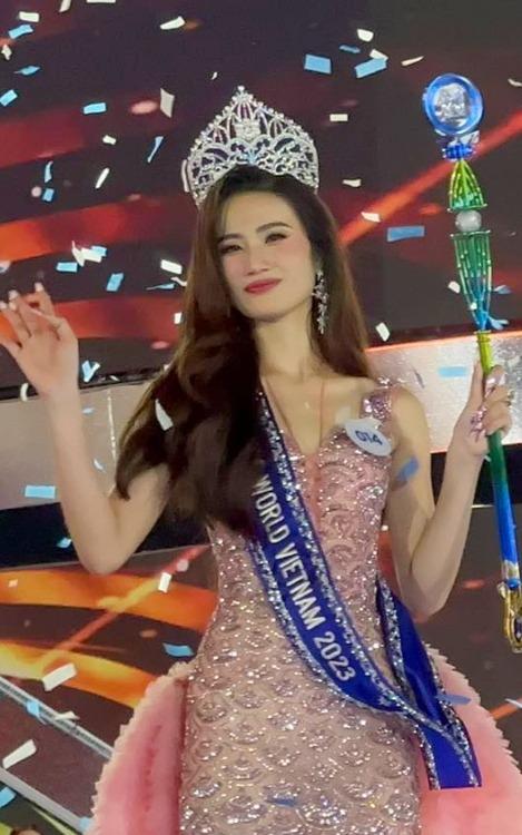 Phản ứng của bạn trai Hoa hậu Ý Nhi khi nhận sự ngưỡng mộ, lời chúc thành đôi-2