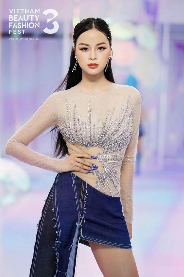 Body nóng bỏng của cô gái Nghệ An vừa giành ngôi vị Á hậu 1 Miss World Vietnam-6