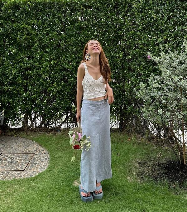 Thời trang du lịch trẻ trung và ăn ảnh của Yến Trang-2