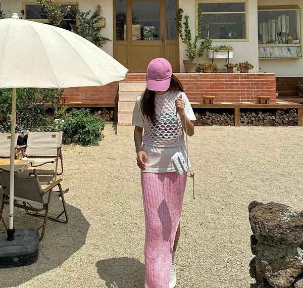 Thời trang du lịch trẻ trung và ăn ảnh của Yến Trang-5