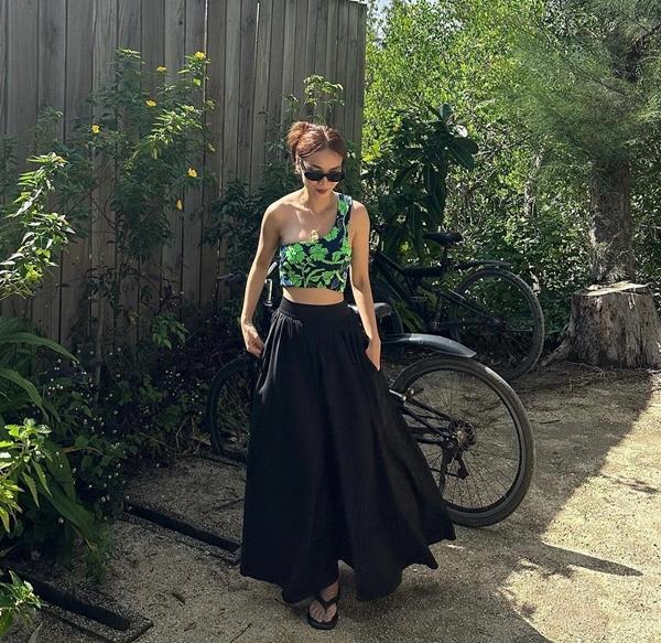 Thời trang du lịch trẻ trung và ăn ảnh của Yến Trang-6