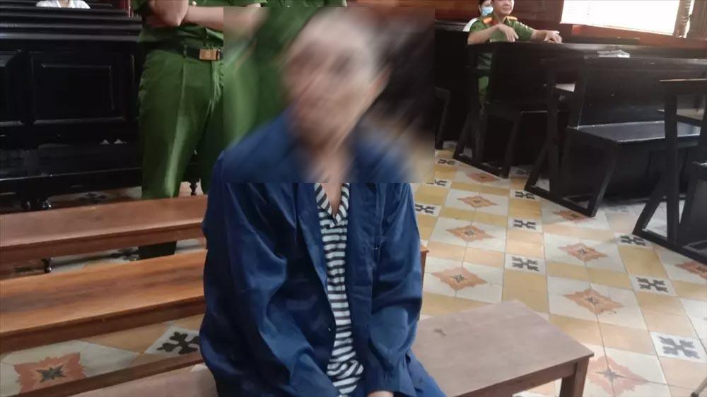 Bị người tình trẻ bỏ rơi vì hết tiền, ông lão cả giận mất khôn-1