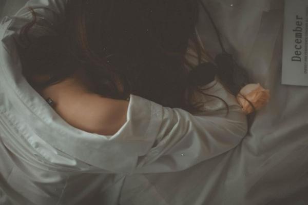 Gọi chồng dậy pha sữa cho con, anh giận dữ vứt luôn bỉm bẩn vào người tôi-2