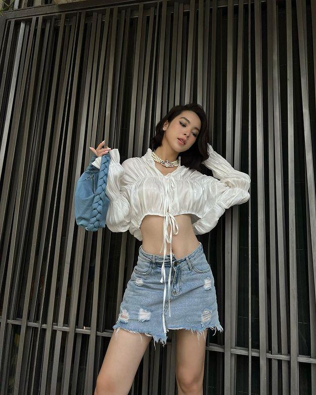 Quỳnh Lương lăng xê 7 kiểu áo khi diện cùng chân váy ngắn-1