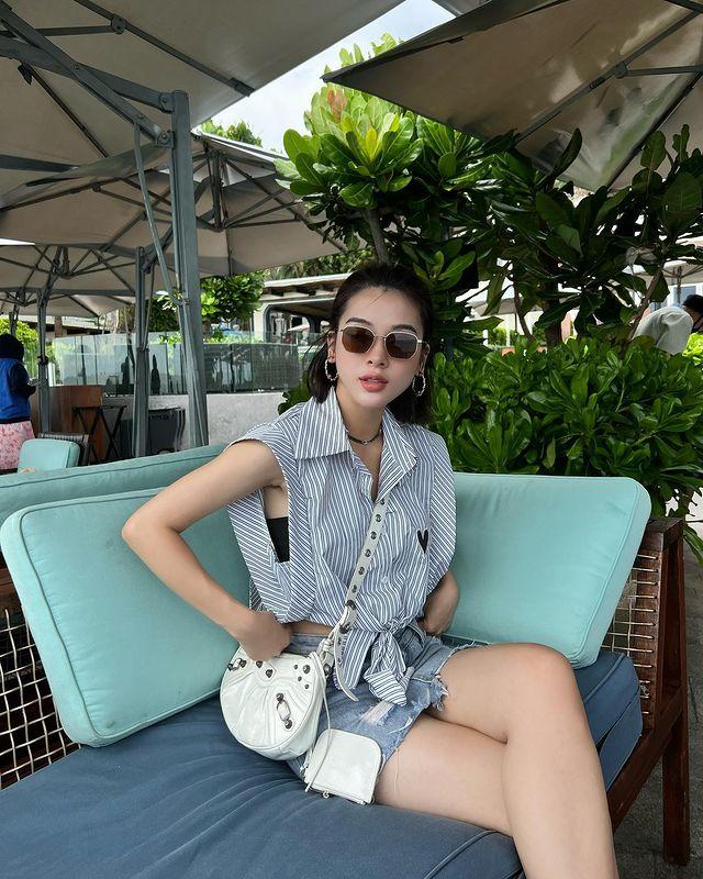 Quỳnh Lương lăng xê 7 kiểu áo khi diện cùng chân váy ngắn-2