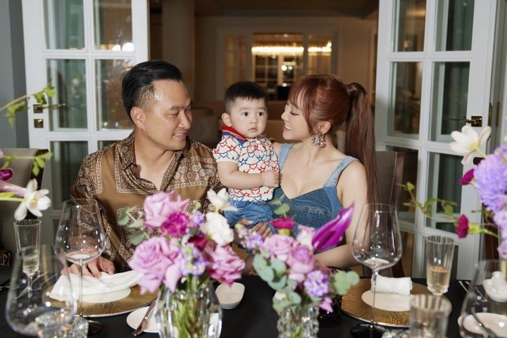 Bà xã doanh nhân của Chi Bảo ngày càng trẻ trung, quyến rũ-2