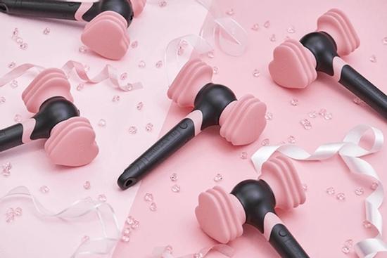 Đồ lưu niệm BlackPink ở sân vận động Mỹ Đình có giá hơn 1 triệu đồng