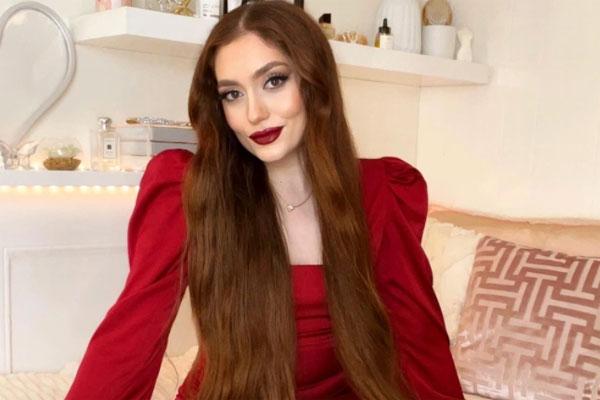 Người đàn ông đứng trên mái nhà xõa bộ tóc nuôi 40 năm, nhiều người choáng-2