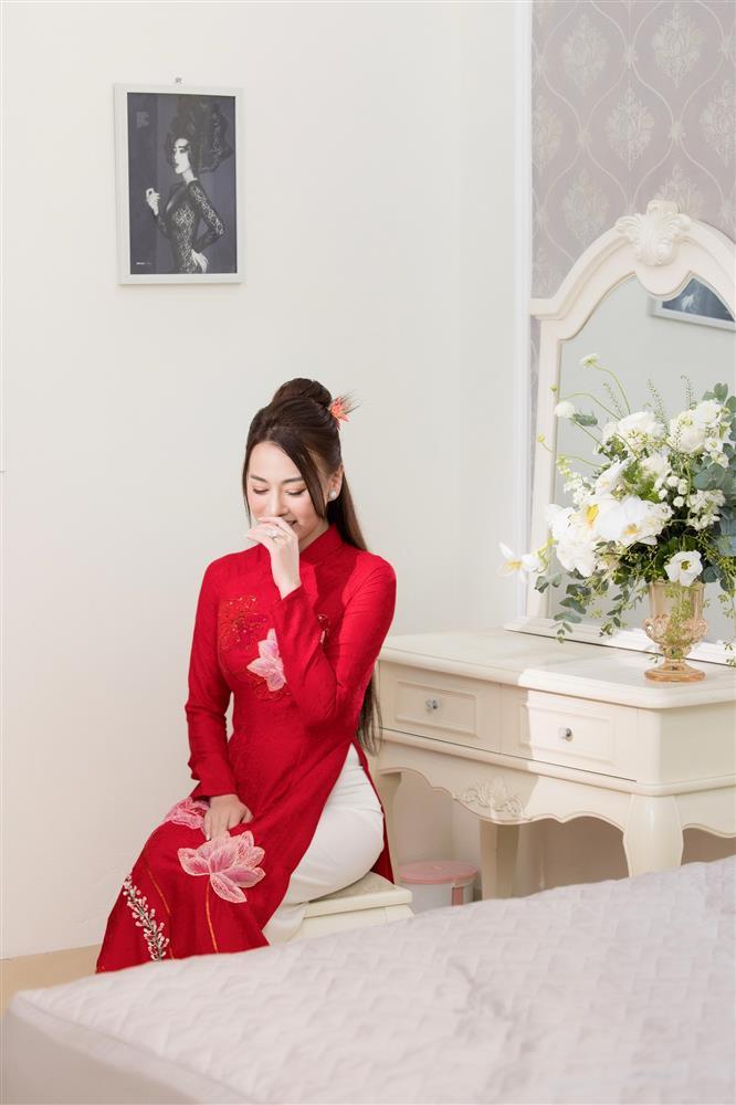 Shark Bình tình tứ hôn Phương Oanh trước cửa nhà trong lễ ăn hỏi-6