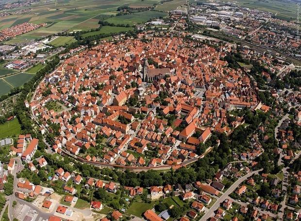 Thị trấn dát đá quý, người dân sống trên 72.000 tấn kim cương-4