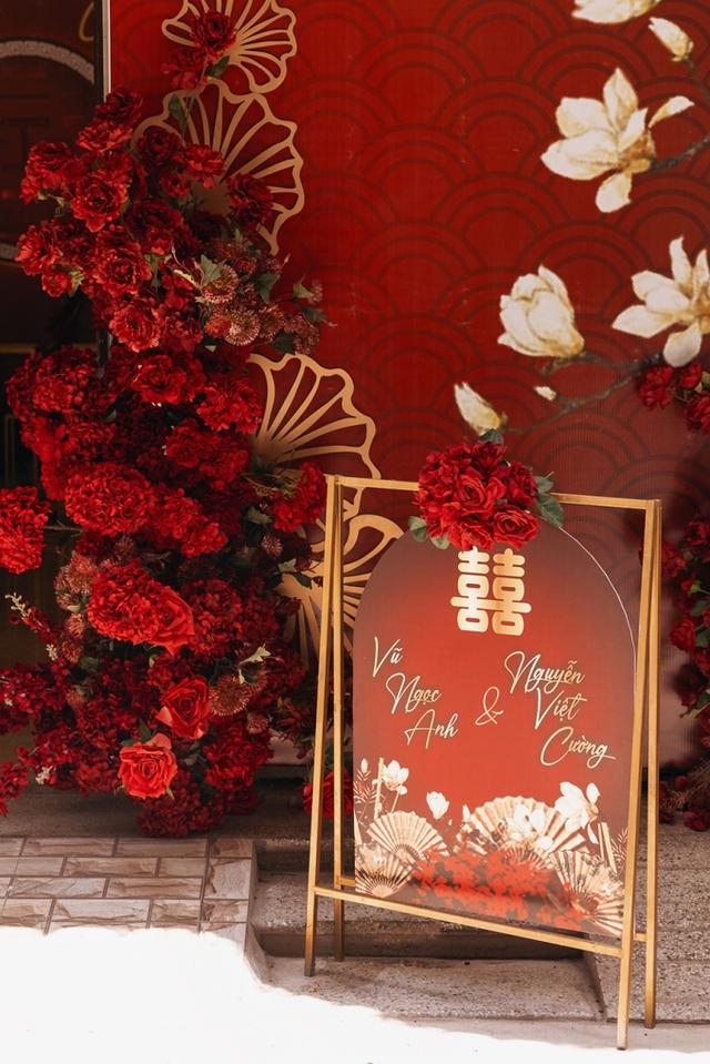 Hé lộ lễ ăn hỏi ngập sắc đỏ mẫu đơn của Vũ Ngọc Anh và Cường Seven-4