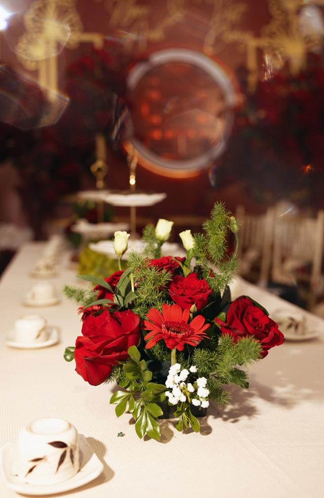 Hé lộ lễ ăn hỏi ngập sắc đỏ mẫu đơn của Vũ Ngọc Anh và Cường Seven-6